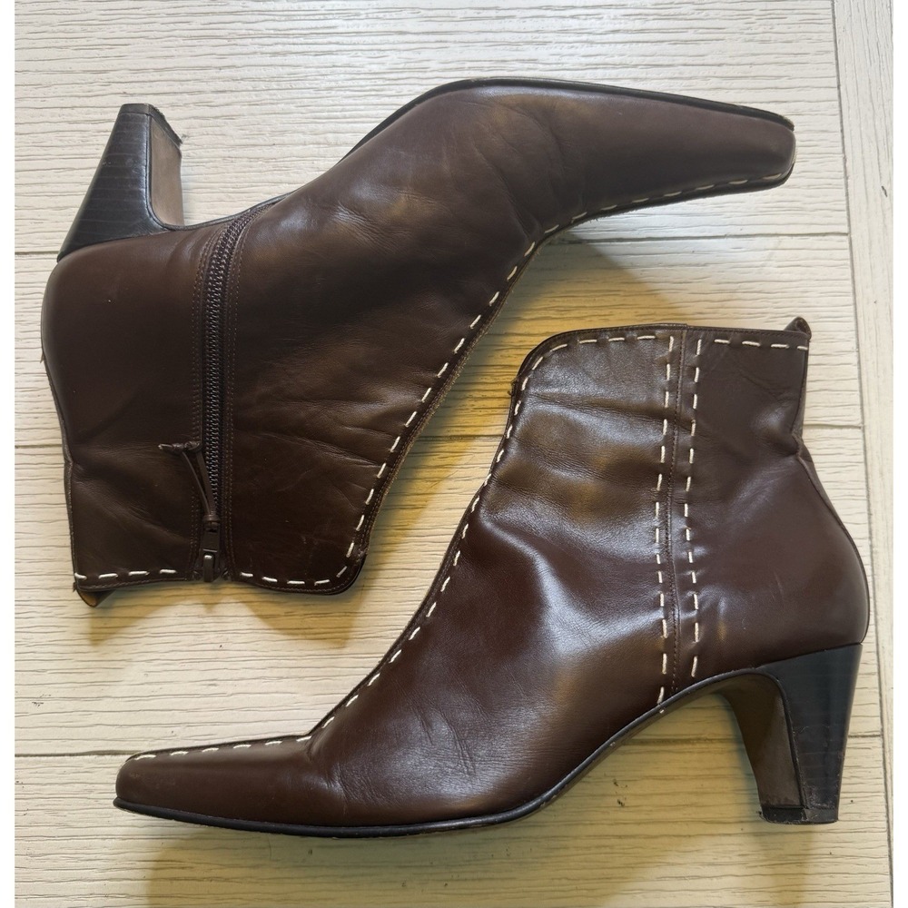 Donald J Pliner Lyza Ankle Kitten 2.5" Heeled Boots Zipper Contrast Stitch 7.5 M